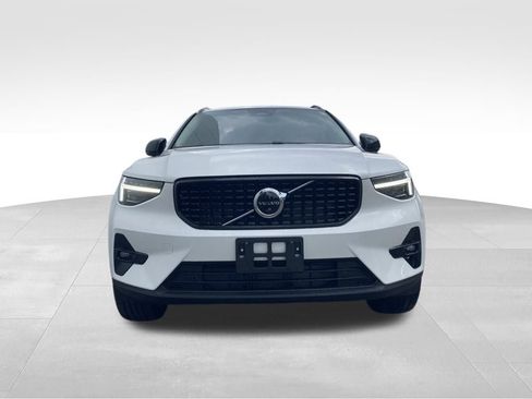 Certified 2026 Volvo XC40 B5 Plus w/ Protection Package Premier image 8