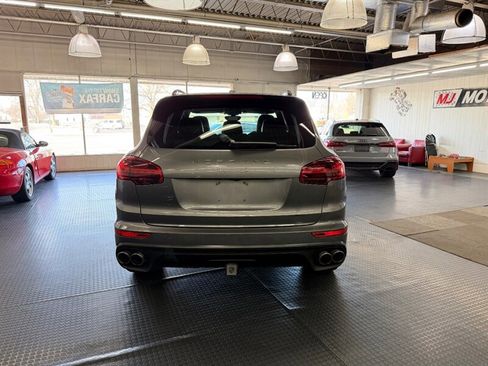 Used 2017 Porsche Cayenne S image 12