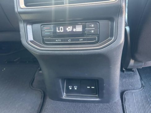 Used 2025 Volkswagen Atlas SE AWD/4WD image 20