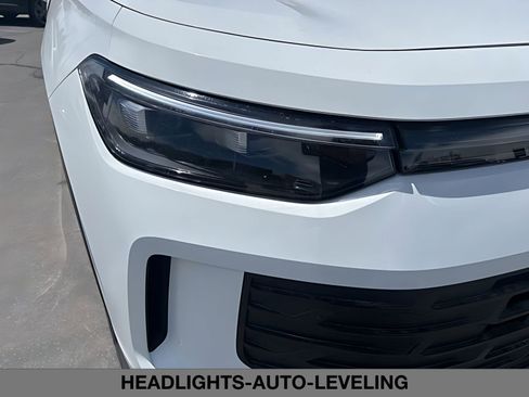 New 2026 Volkswagen Tiguan SE AWD/4WD image 9