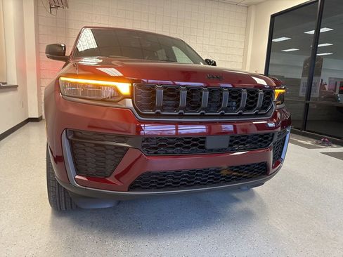 New 2026 Jeep Grand Cherokee L 4WD image 9