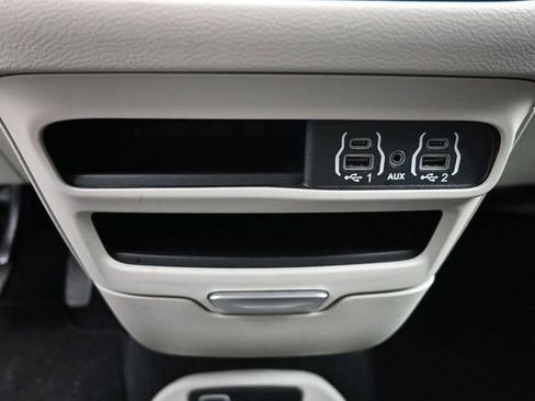 Used 2023 Chrysler Pacifica Touring-L image 26