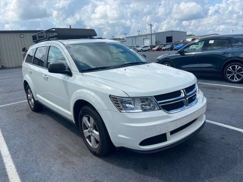 Used 2018 Dodge Journey SE w/ Connectivity Group FWD image 3