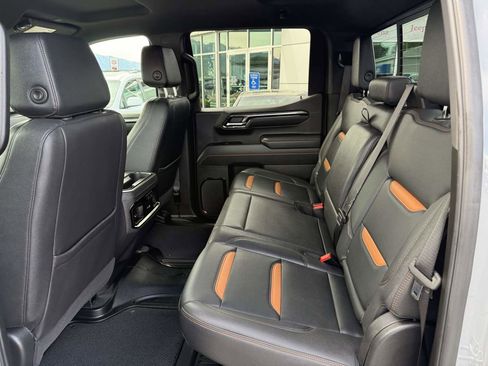 Used 2025 GMC Sierra 1500 AT4 w/ AT4 Premium Package AWD/4WD image 18