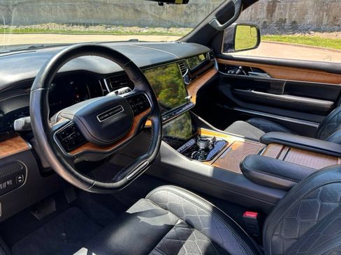 Used 2022 Jeep Grand Wagoneer Series III w/ Rear Seat Video Group 1 AWD/4WD image 10