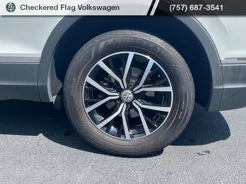 Used 2021 Volkswagen Tiguan SE w/ Panoramic Sunroof Package AWD/4WD image 6