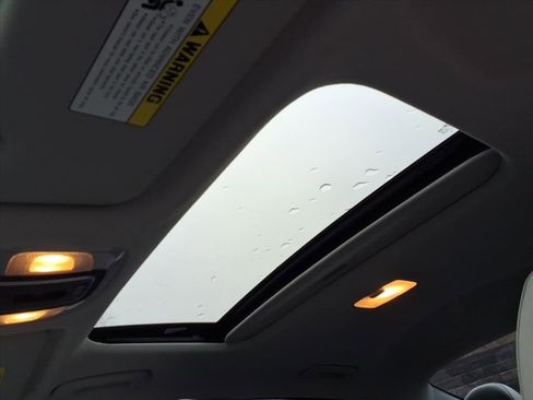 Used 2021 Hyundai Elantra Limited image 22