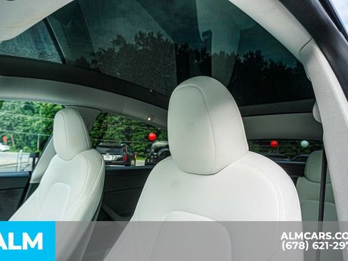 Used 2025 Tesla Model Y Long Range RWD image 18