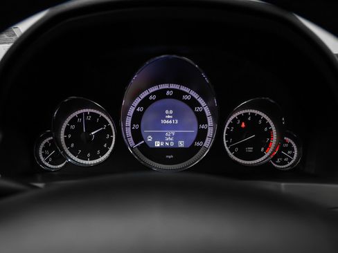 Used 2010 Mercedes-Benz E 550 Coupe image 34