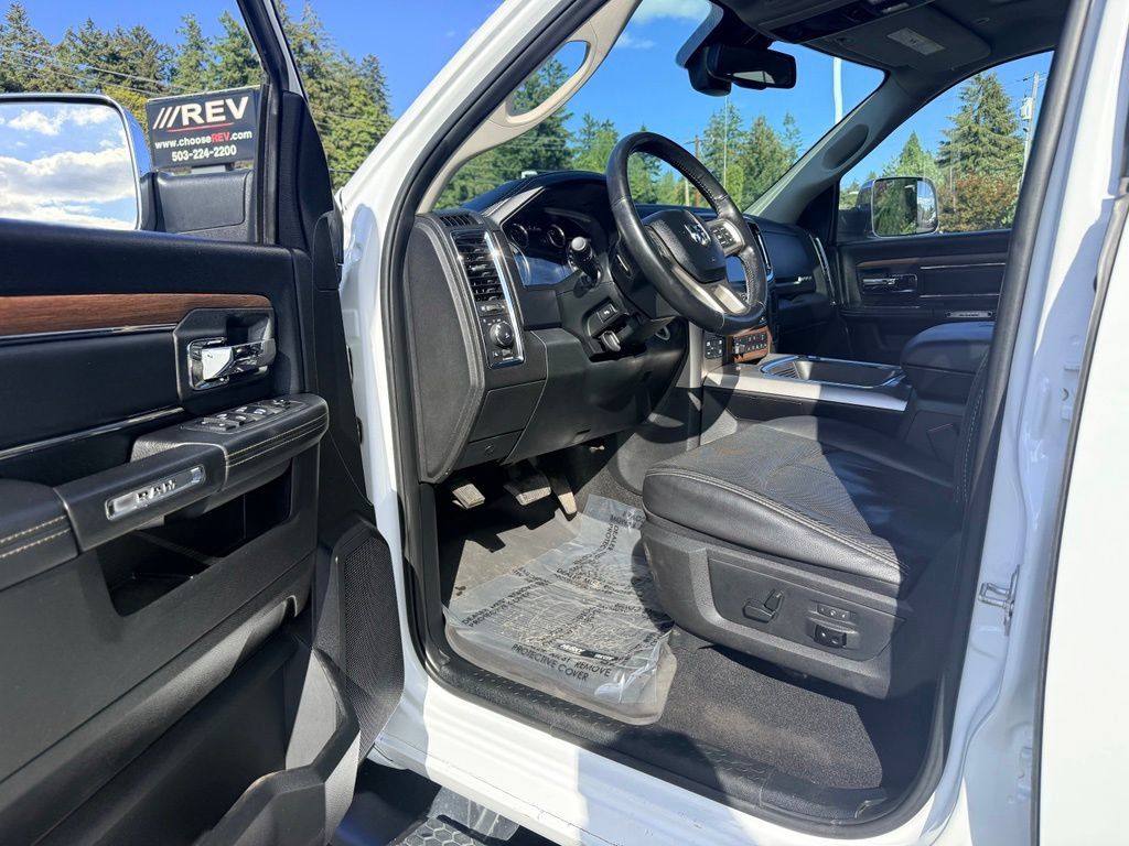 Used 2017 RAM 1500 Laramie AWD/4WD image 19