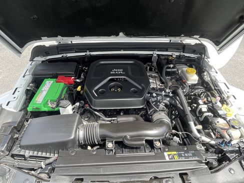 Used 2019 Jeep Wrangler Unlimited Sahara AWD/4WD image 22