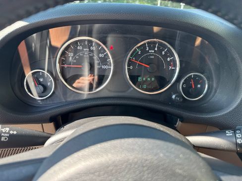Used 2017 Jeep Wrangler Unlimited Sahara w/ Connectivity Group AWD/4WD image 28