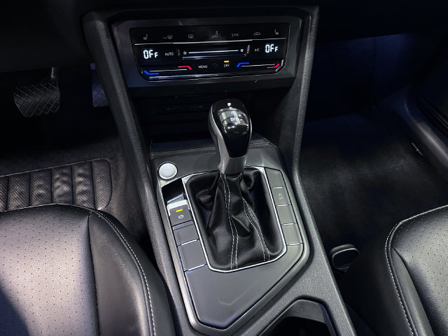 Certified 2024 Volkswagen Tiguan SE FWD image 28