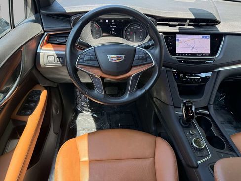 Used 2023 Cadillac XT5 Premium Luxury w/ Technology Package AWD/4WD image 4