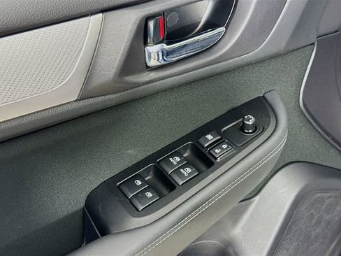 Used 2018 Subaru Outback 2.5i Premium image 17