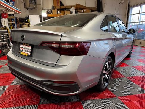 Used 2023 Volkswagen Jetta Sport image 7