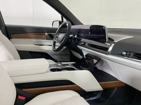 New 2026 Cadillac Vistiq Sport w/ LPO, Floor Liner Package image 28