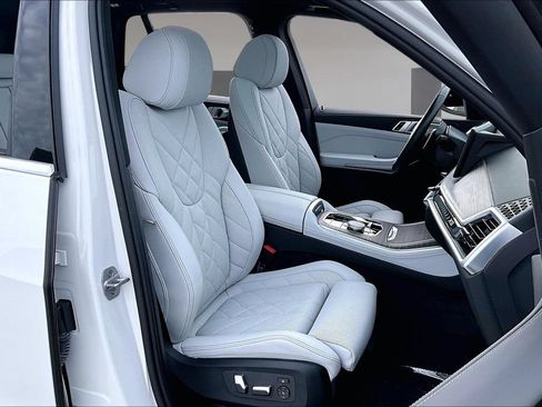 Used 2025 BMW X5 xDrive40i w/ Parking Assistance Package AWD/4WD image 27