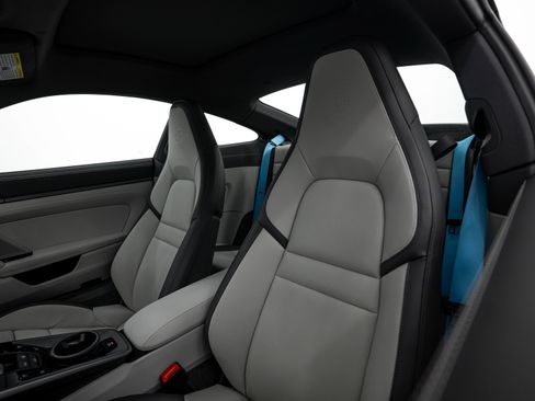 Certified 2025 Porsche 911 Carrera RWD image 23