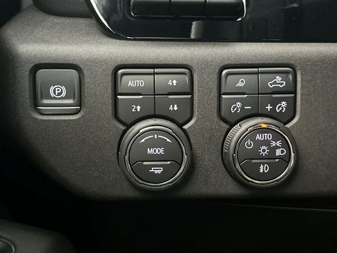 Used 2024 Chevrolet Silverado 1500 High Country w/ Midnight Edition AWD/4WD image 32