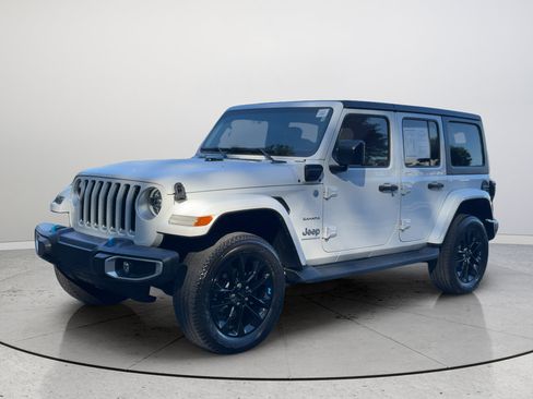 Used 2023 Jeep Wrangler Unlimited Sahara w/ Dual Top Group AWD/4WD image 5