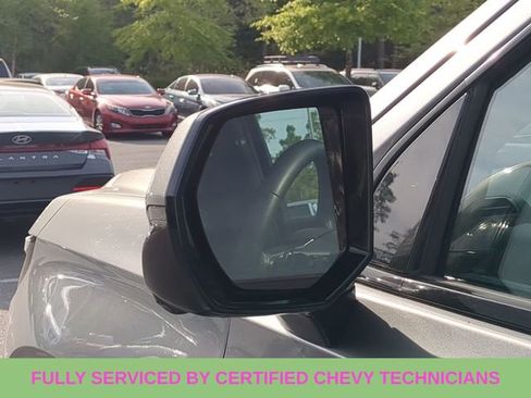 Used 2025 Chevrolet Suburban Z71 image 18