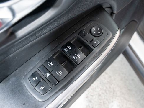 Used 2019 Jeep Cherokee Latitude Plus w/ Cold Weather Group image 14