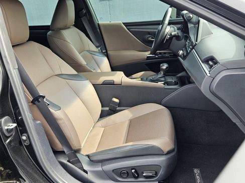 New 2024 Lexus ES 350 w/ Premium Package image 12