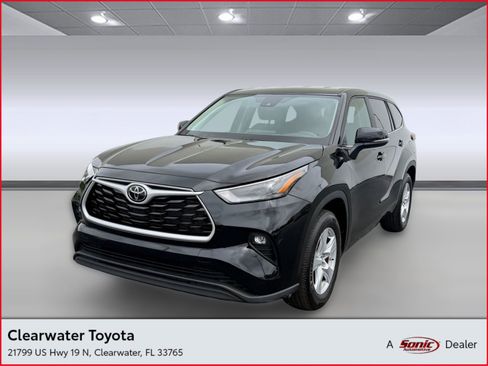 Used 2025 Toyota Highlander LE image 1