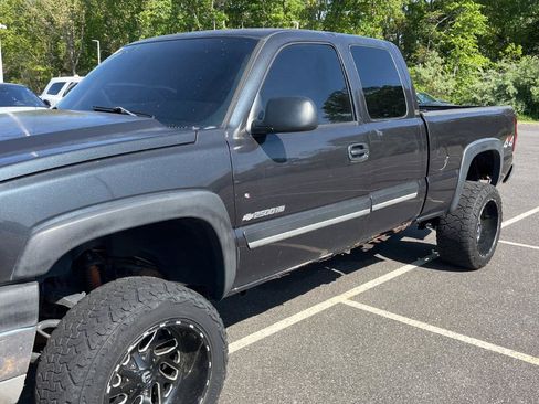 Used 2005 Chevrolet Silverado 2500 4x4 Extended Cab w/ Snow Plow Prep Package image 4