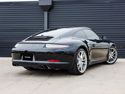 Certified 2016 Porsche 911 Carrera Black Edition image 7