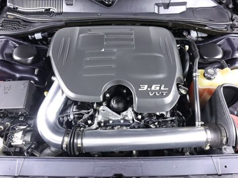 Used 2016 Dodge Challenger SXT image 31