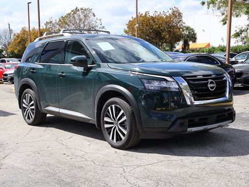Used 2024 Nissan Pathfinder Platinum image 2
