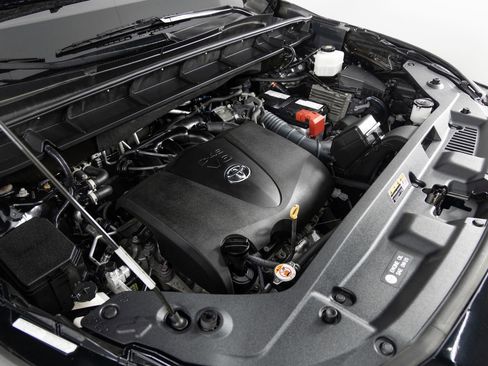 Used 2022 Toyota Highlander XLE image 41