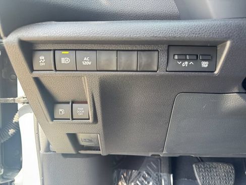 Used 2026 Toyota Sienna XSE FWD image 27