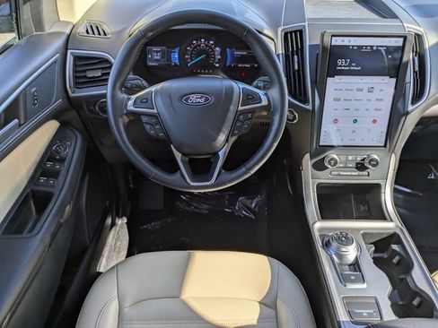 Certified 2024 Ford Edge SEL w/ Convenience Package AWD/4WD image 16