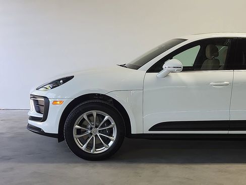 New 2026 Porsche Macan AWD/4WD image 6