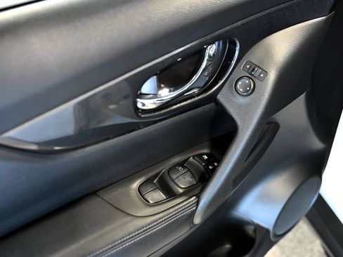 Used 2017 Nissan Rogue S FWD image 30