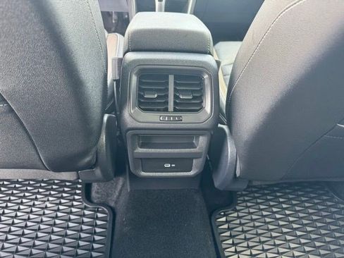 Used 2024 Volkswagen Taos SEL AWD/4WD image 29
