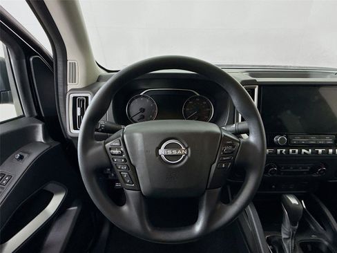Used 2025 Nissan Frontier SV image 6