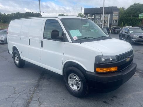 Used 2021 Chevrolet Express 3500 w/ Driver Convenience Package RWD image 1