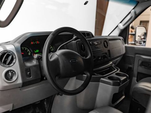 Used 2011 Ford E-150 and Econoline 150 RWD image 3