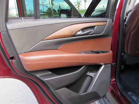 Used 2018 Cadillac Escalade Premium Luxury image 24