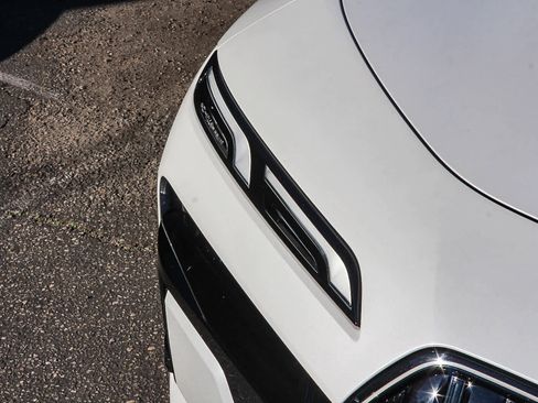 Used 2025 BMW 740i w/ Premium Package image 10