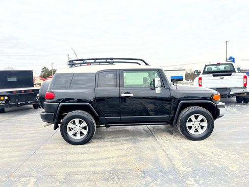 Used 2011 Toyota FJ Cruiser 4WD w/ Convenience Pkg image 2