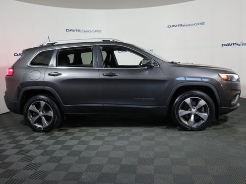 Used 2019 Jeep Cherokee Limited AWD/4WD image 4