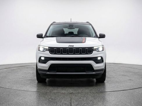 Used 2025 Jeep Compass Trailhawk image 2