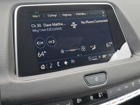 Used 2023 Cadillac XT4 Luxury w/ Cold Weather Package FWD image 25