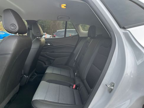 Used 2025 Chevrolet Trax LT w/ LT Convenience Package image 23