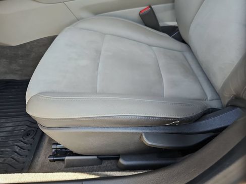 Used 2014 Chevrolet Volt Premium w/ Premium Trim Package FWD image 17